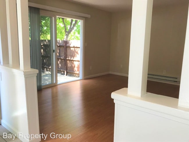 Building Photo - 676 Reseda Dr