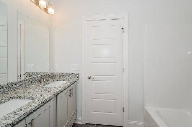 1074 Walker Point Way - SQFT 1153 - 009-photo-main-bathroom-12802056 - Walker Point