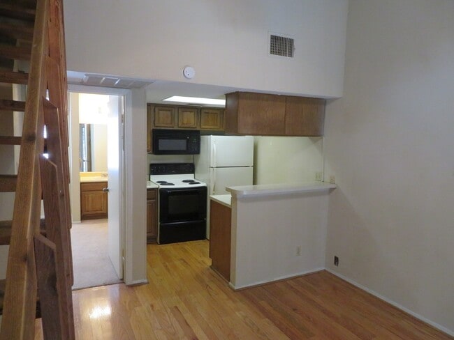 Foto del edificio - 708 Graham Pl