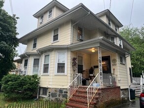 Building Photo - 533 Main St