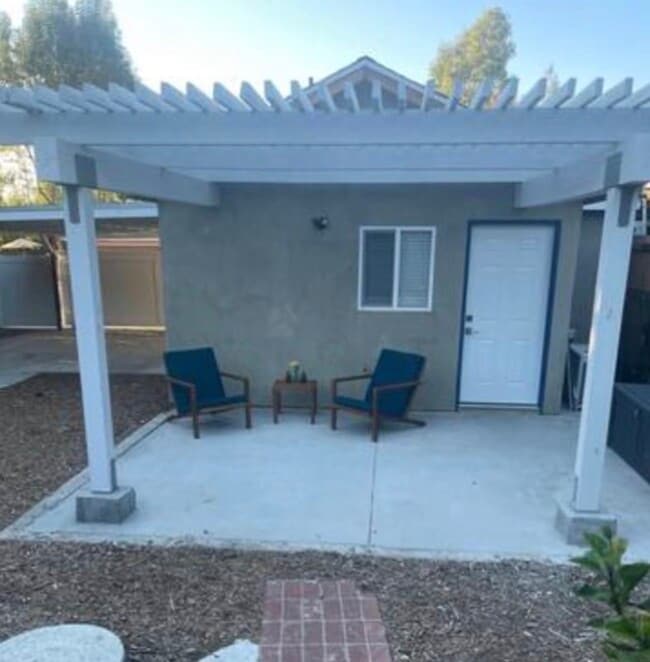 Foto del edificio - 19710 Roscoe Blvd