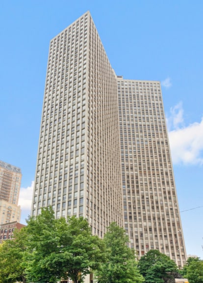 Building Photo - 2626 N Lakeview Ave