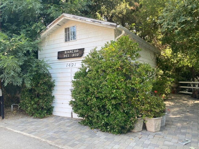 Front of Guesthouse - 1421 Bonnell Dr