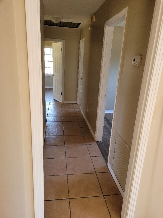 Foto del edificio - 3 bed 1 bath for rent