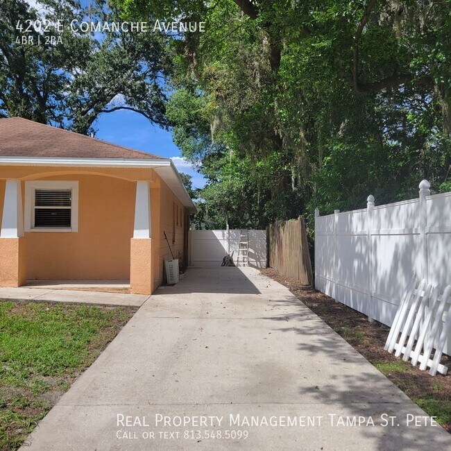 Foto del edificio - NICELY UPDATED TAMPA HOME