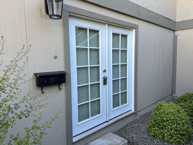 Foto del edificio - 5348 Elrose Ave