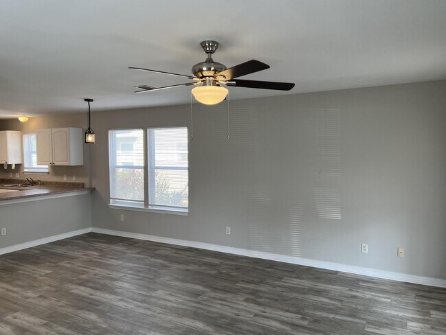 Building Photo - 9 Lantana Ct