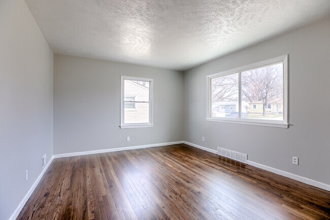 Sala de estar - 4184 S 61st Ave