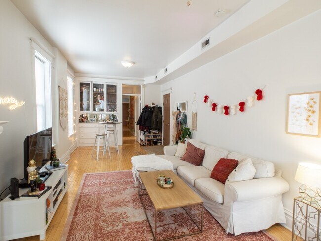 Foto del edificio - Prime Wicker Park 3b/1b unit in the heart ...