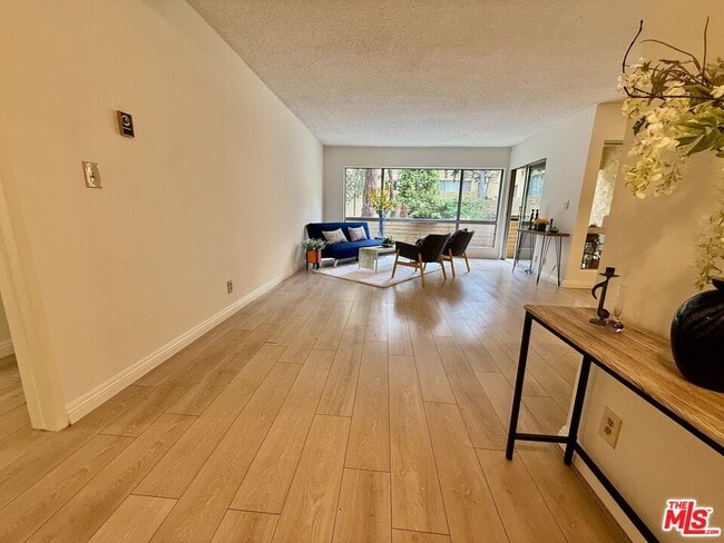 Building Photo - 5625 Green Valley Cir