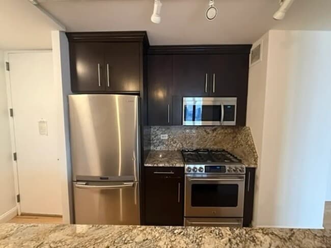 Building Photo - 415 E 37th St