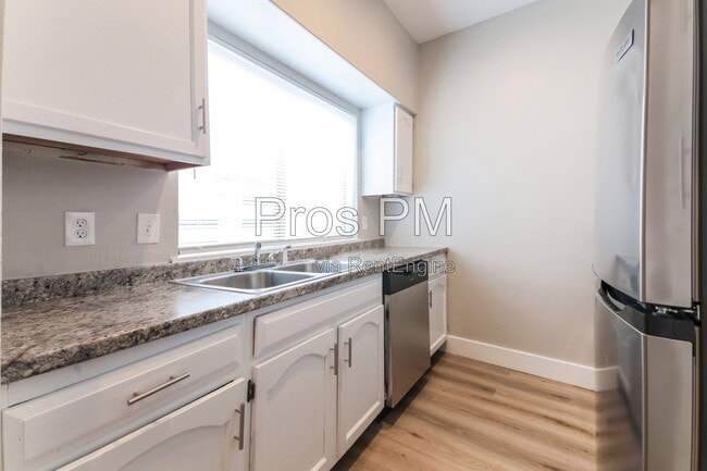 Building Photo - 14140 Haymeadow Dr