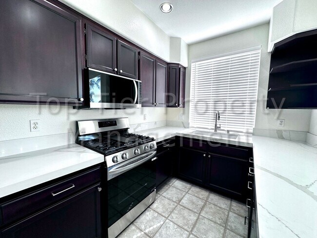 Building Photo - ***Encinitas 2 bed / 2.5 bath Condo in Gat...