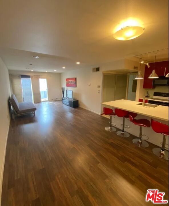 Foto principal - 5257 Radford Ave