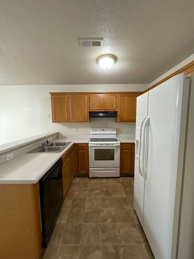Building Photo - T.R. Lawing Realty Property