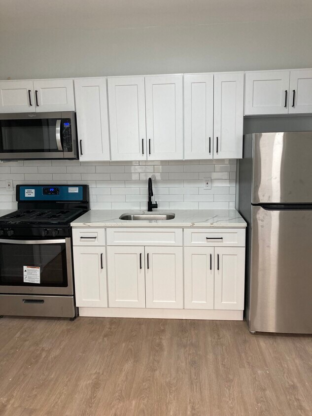 Foto principal - 64 W 18th St