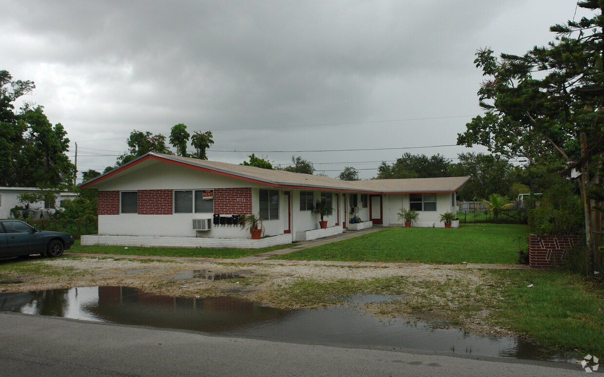 Primary Photo - 6041 Wiley St