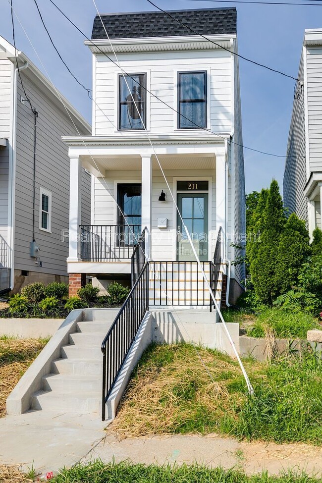 Building Photo - 211 E 15th St