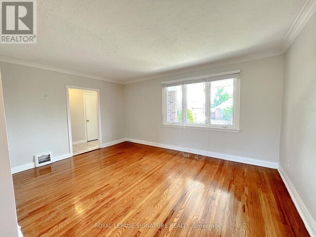 Building Photo - 746 Glengrove Ave