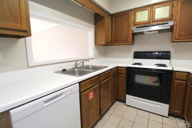 Building Photo - 3050 Belle Meade Dr