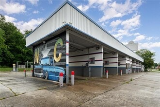Building Photo - 207 W Stadium Dr