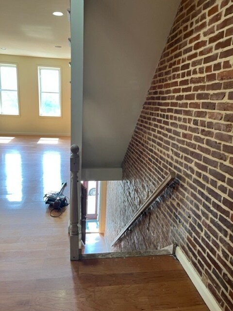 Building Photo - 706 Lennox St