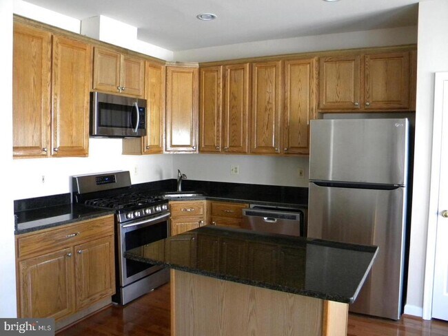 Foto del edificio - 225 Deer Meadow Ln