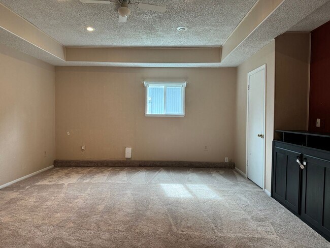 Foto del edificio - CLICK "REQUEST A TOUR" NOW!