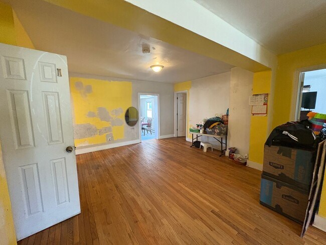 Foto del edificio - Large 5 Bedroom 2 Bathroom Single Family H...