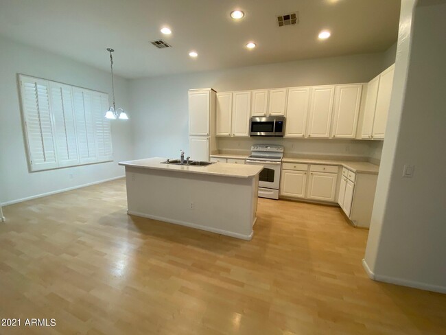 Foto del edificio - 5442 W Fairview St