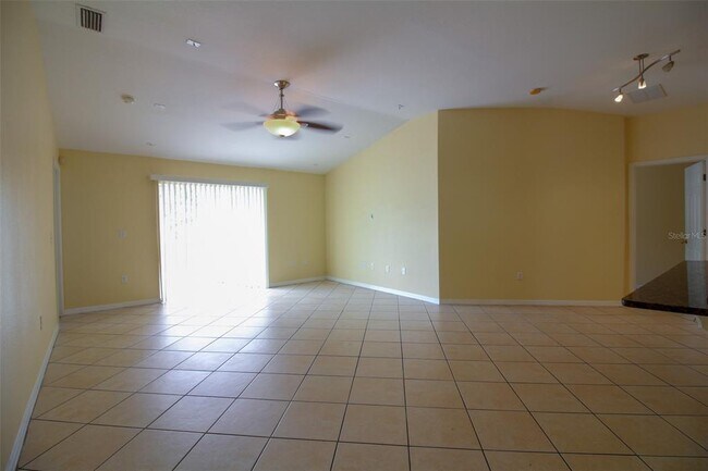 Building Photo - 1702 Holton Rd