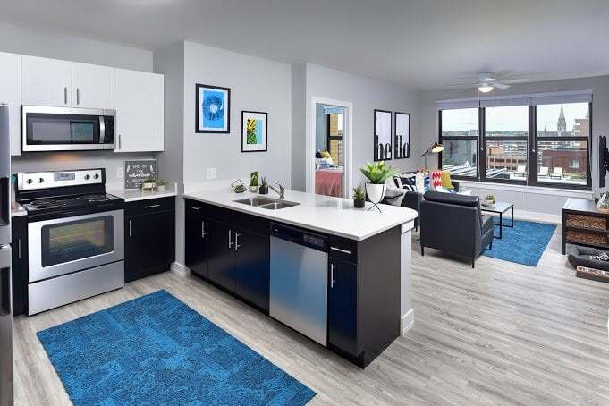 Fully Furnished flat with TV, Couches, In-Unit laundary and Many more appliances - 4501 Centre Ave