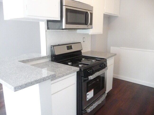 Foto del edificio - 12210 W Magnolia Blvd