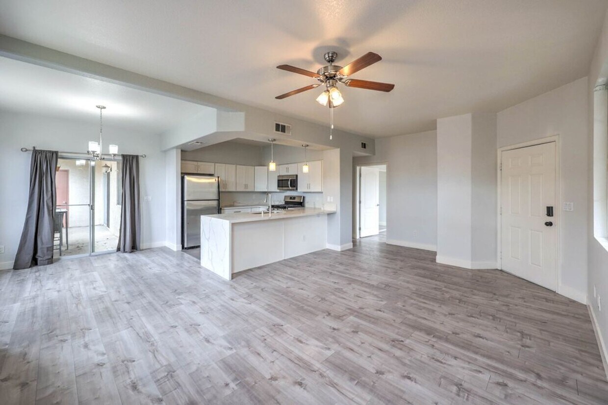 Foto principal - First-Floor 3BR/2BA Gated Condo with Resor...