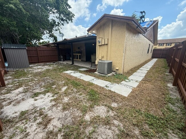 Building Photo - 4403 NW 4th Ave