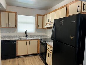 Building Photo - 6001 Shaker Wood Cir