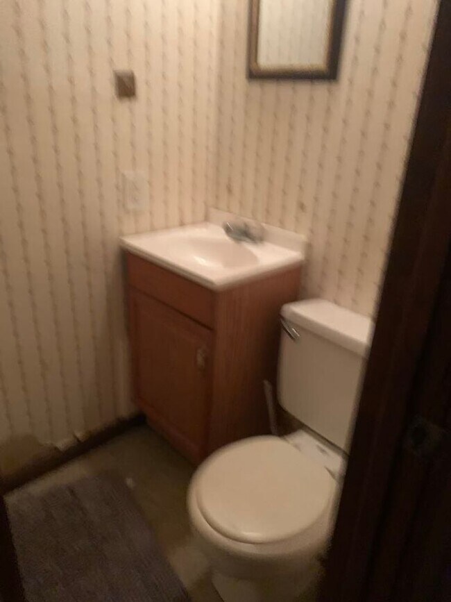 Building Photo - Contact Peggy Goodman 501 676 1758 or Heat...