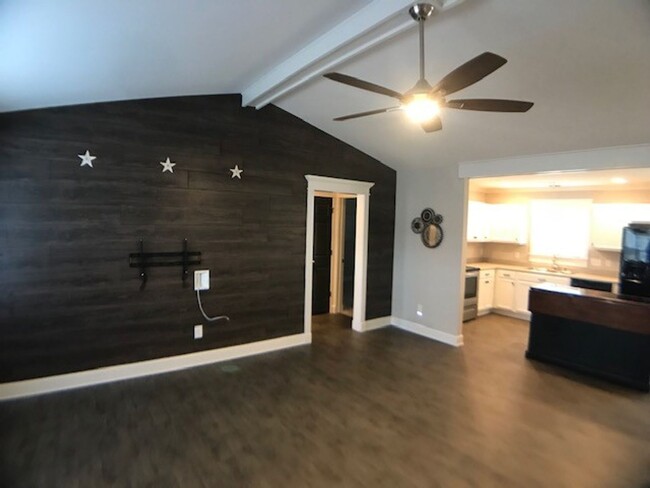 Foto del edificio - 111 Hunter Landing Drive  Available now!