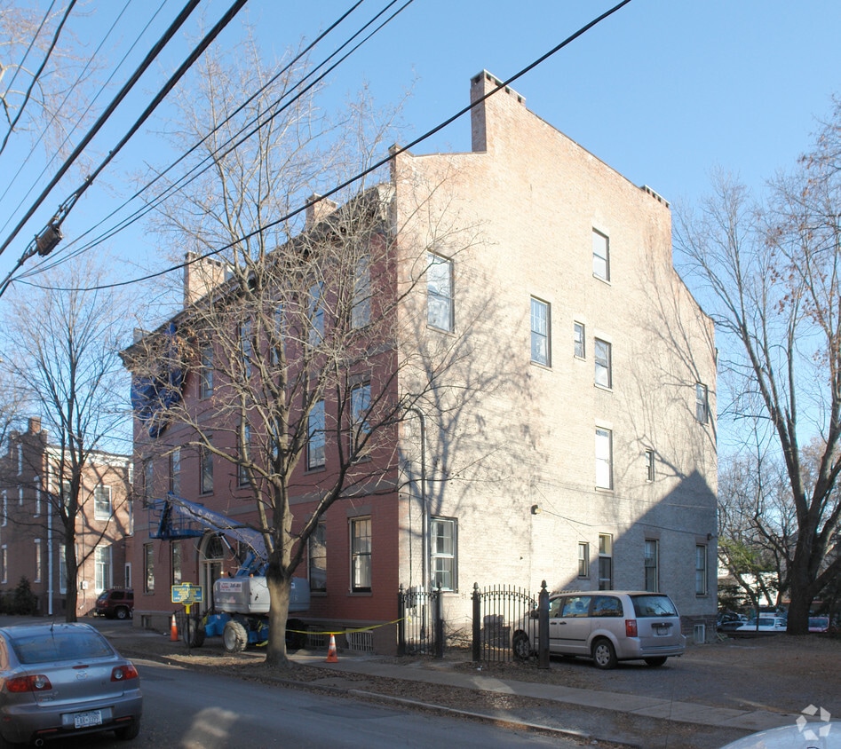 Primary Photo - 43 Washington Ave