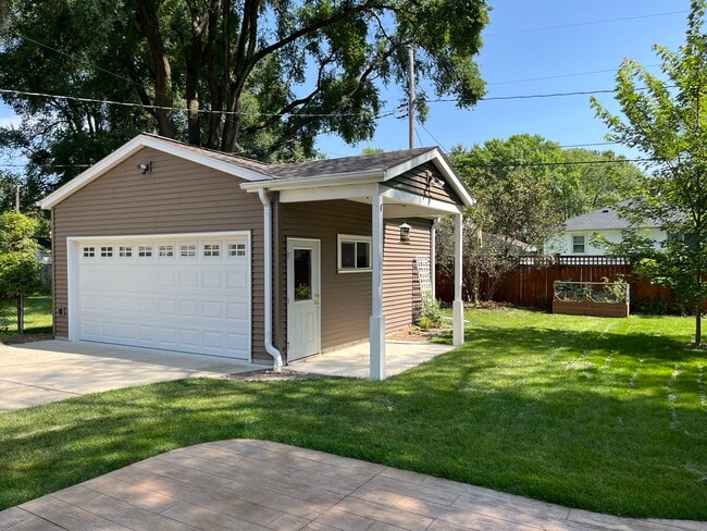 Building Photo - 3842 Johns St