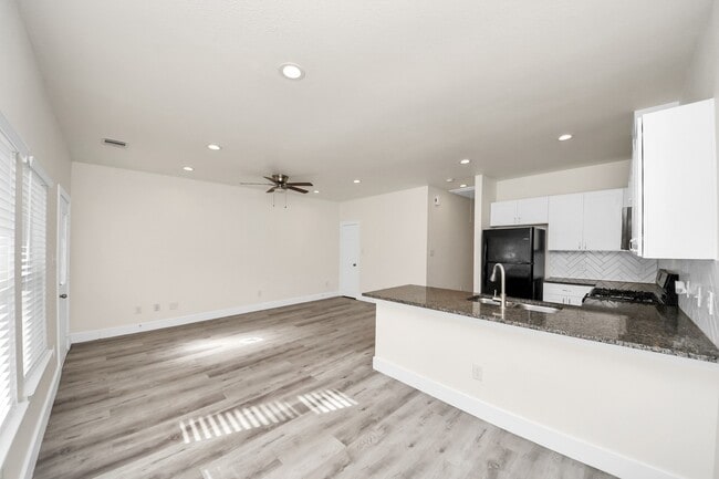 Foto del edificio - 6827 Mcwilliams Dr