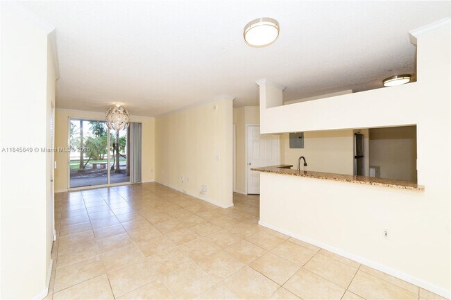 Foto del edificio - 17150 N Bay Rd