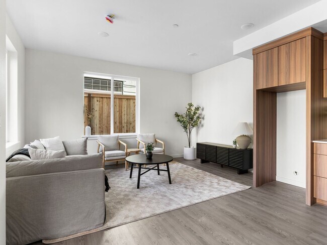 Foto del edificio - *1 MONTH FREE RENT* A 2bd/2bath Modern Tow...