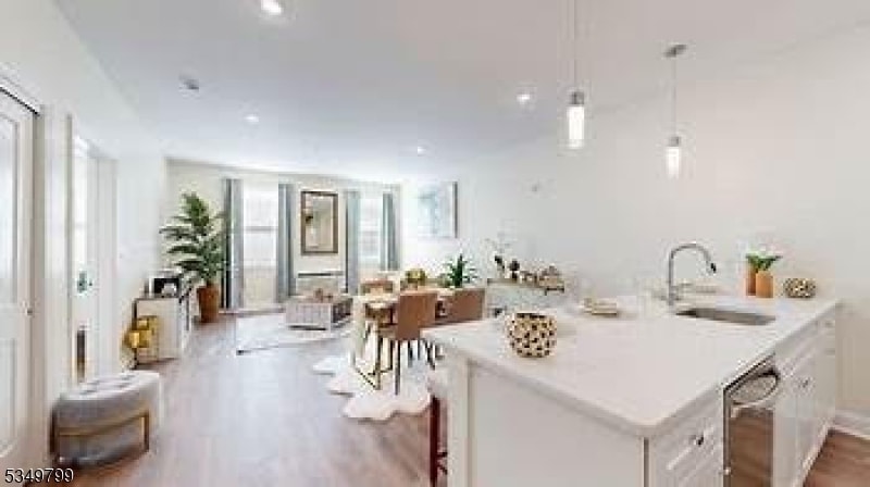 Foto principal - 751 Vose Ave