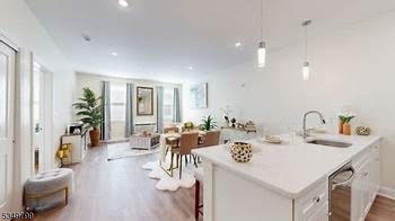 Foto principal - 751 Vose Ave