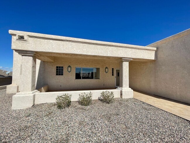 Building Photo - 3 Bedroom - 2.5 Bath Pool Home