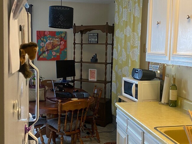 Foto del edificio - 821 Smetana Rd