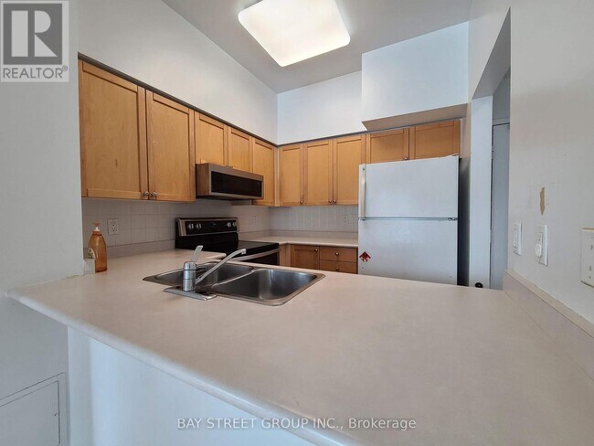 Building Photo - 33 Empress Ave