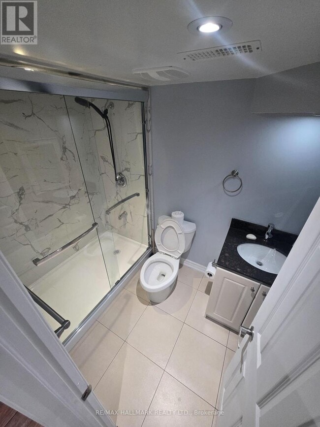 Photo du bâtiment - 35 Campwood Cres