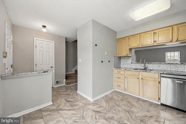 Building Photo - 903 Glen Falls Ct